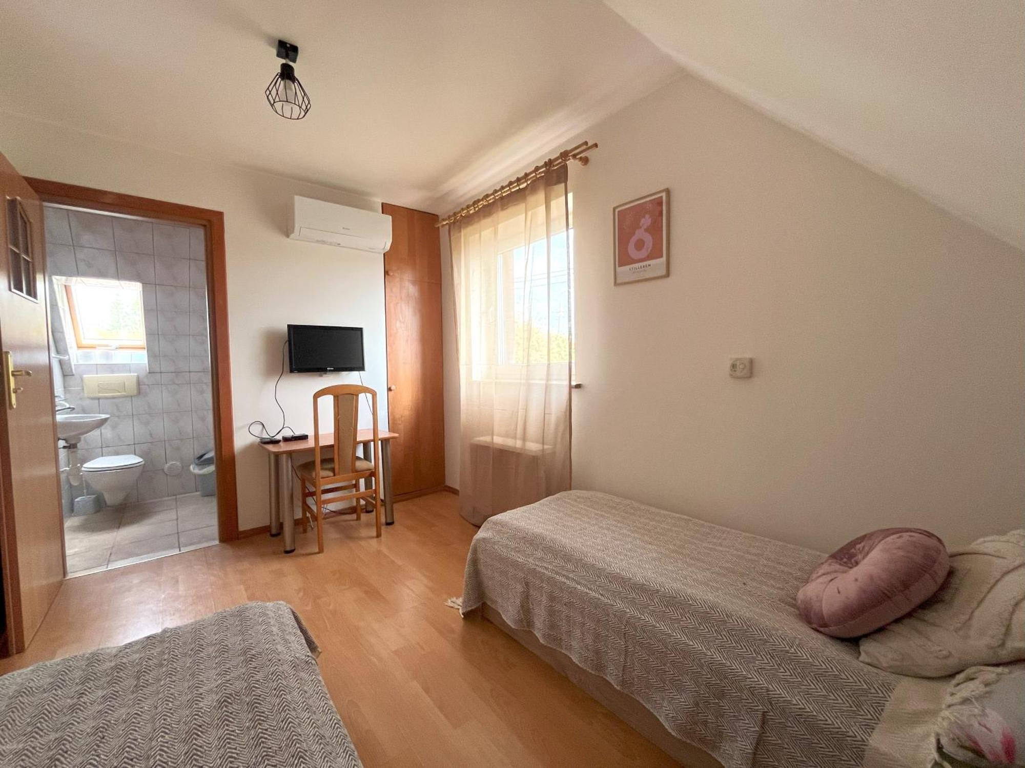 Happy Bison - A 5 Bedroom House With A Garden Białowieża エクステリア 写真